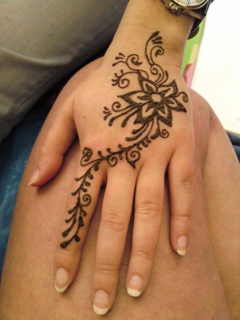 72 Stylish Heena Tattoos On Finger