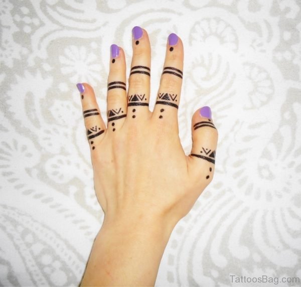42 Simple Tattoos For Fingers