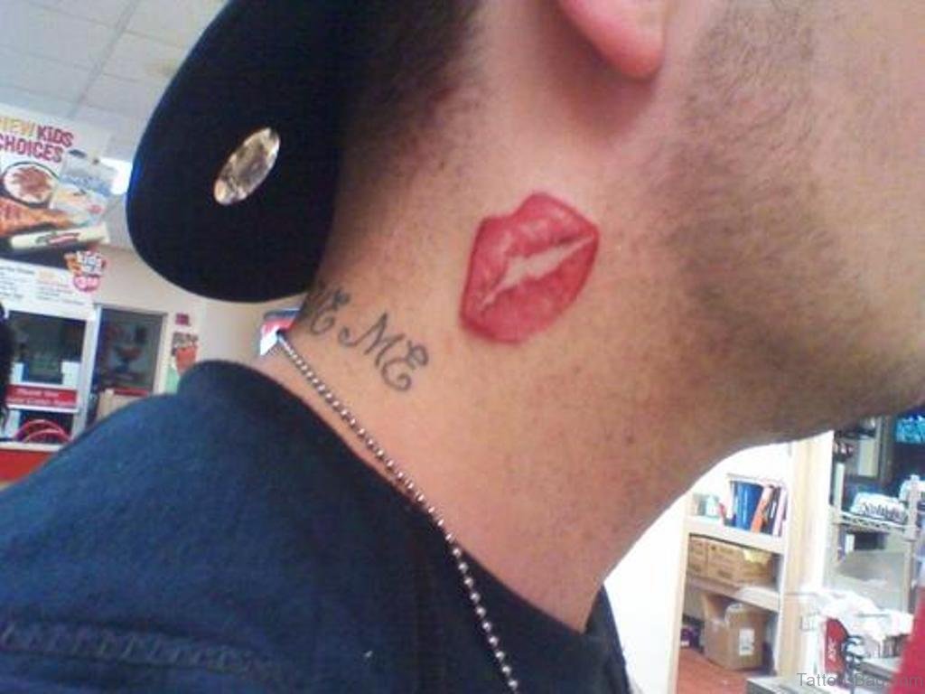 39 Attractive Kiss Tattoos On Neck