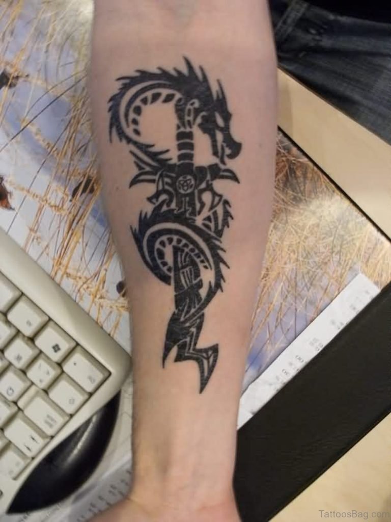 Tatouage dragon sur l'avant-bras : symbole de pouvoir et de force